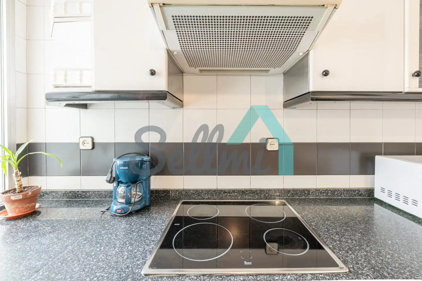 Kitchen of Flat for share in Oviedo   with Heating, Parquet flooring and Terrace