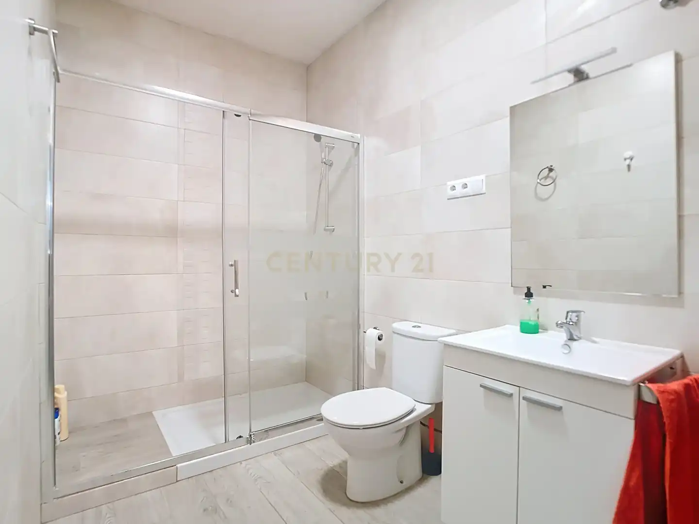 Baño de Apartamento en venta en Málaga con Aire acondicionado, Horno y Lavadora