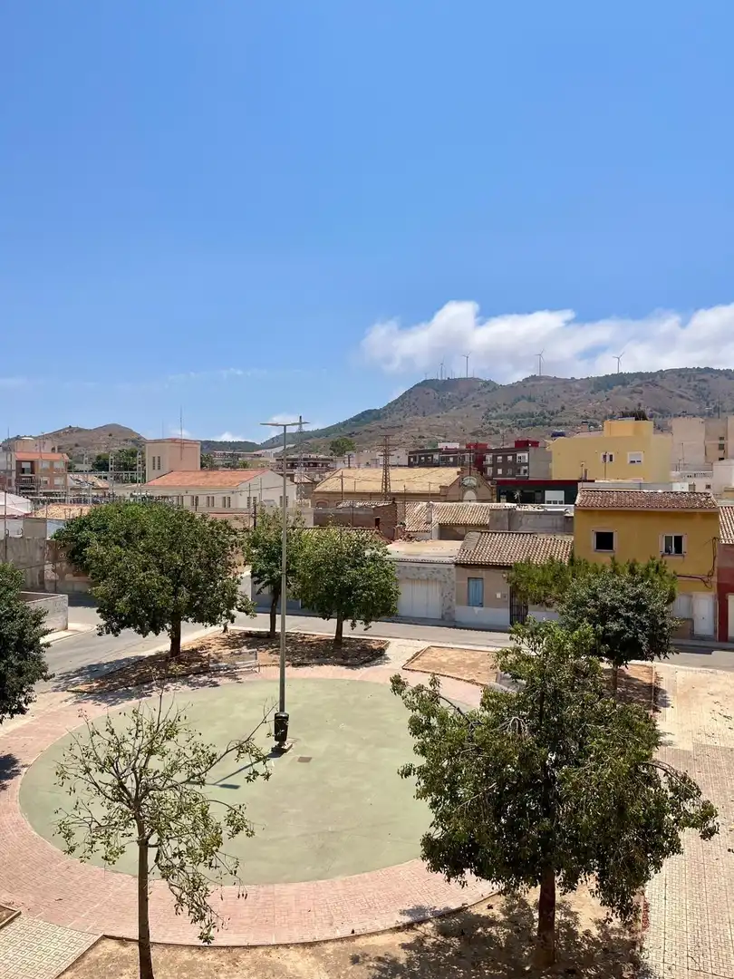 Vista exterior de Piso en venta en La Unión con Trastero y Balcón