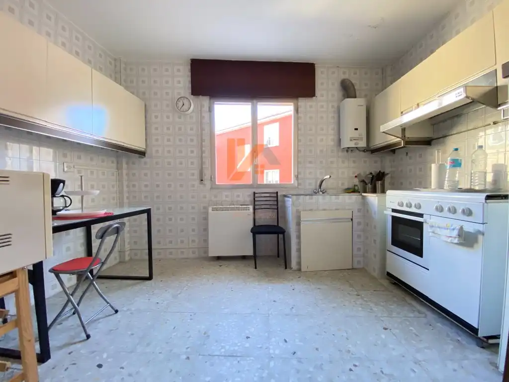 Cocina de Casa adosada en venta en Ribeira con Jardín privado, Horno y Microondas