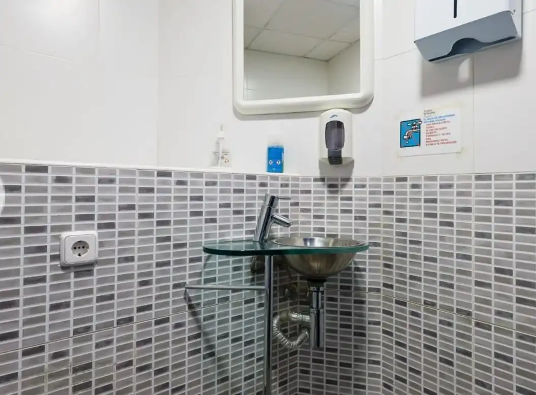 Bathroom of Commercial properties for rent in Alicante / Alacant  with Air Conditioner, Heating and Alarm