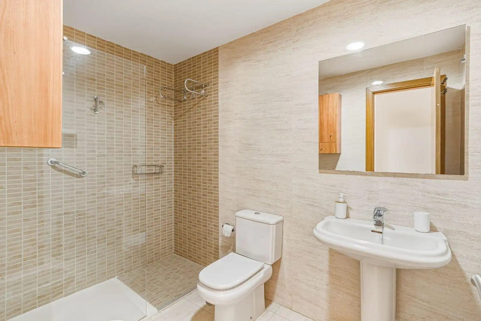 Bathroom of Apartments for sale in Los Boliches 