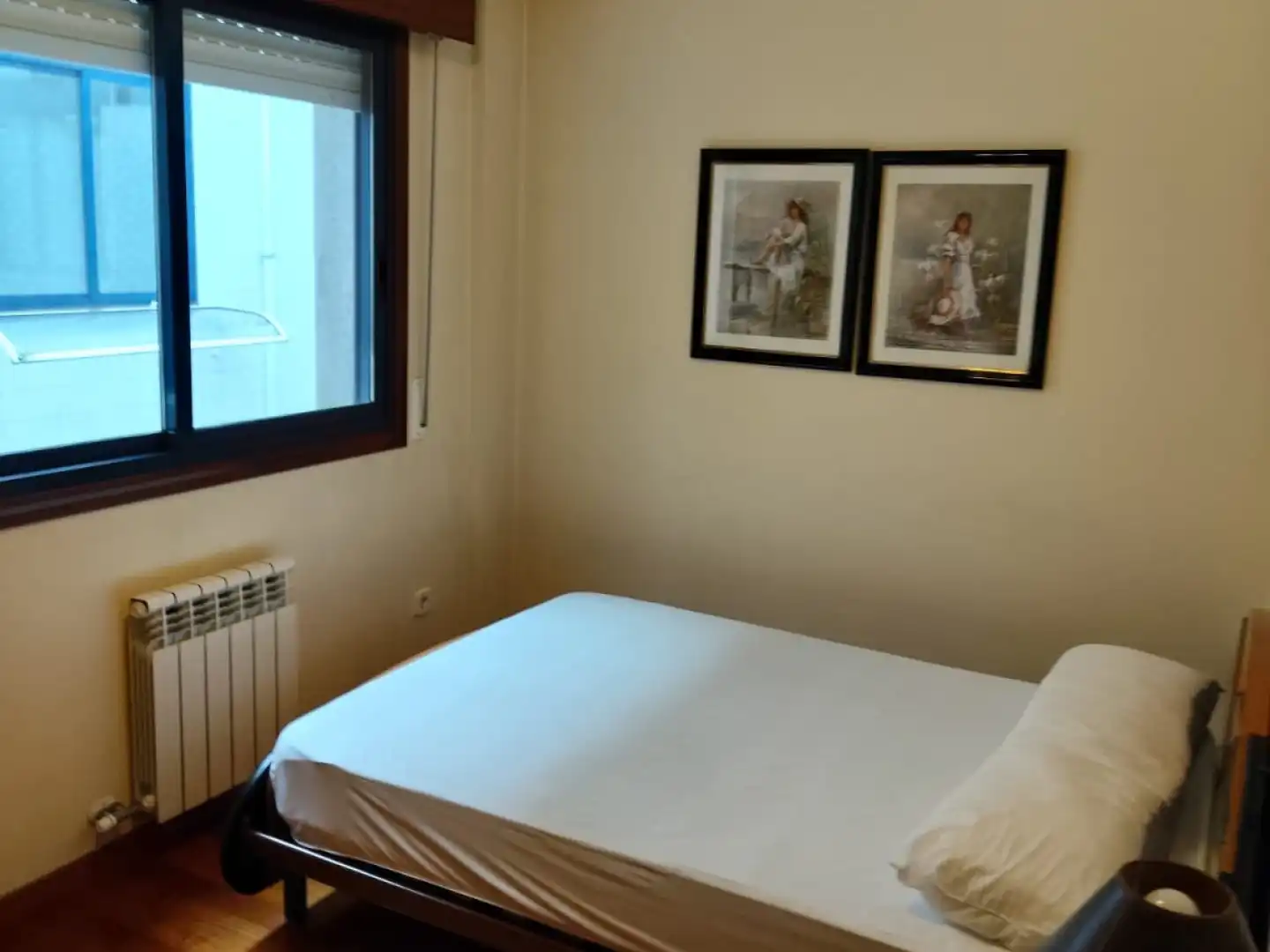 Bedroom of Flat for rent in Pontevedra Capital   with Heating, Furnished and Oven