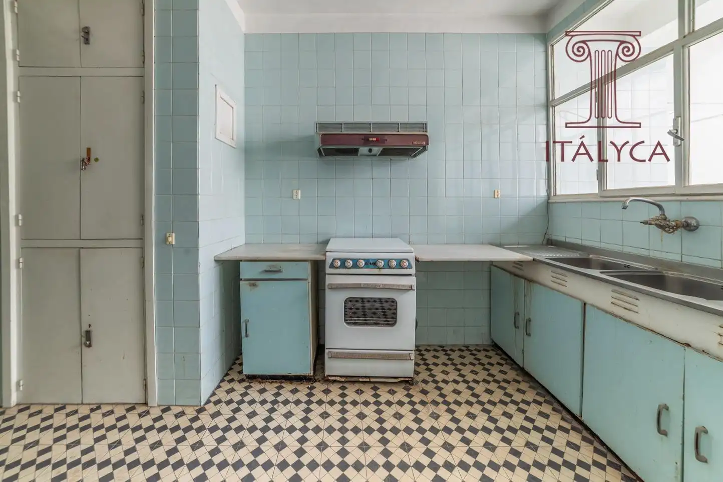 Cocina de Piso en venta en Sevilla con Terraza y Trastero