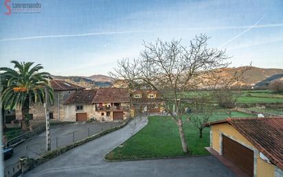 Vista exterior de Casa o xalet en venda en San Felices de Buelna amb Calefacció, Jardí privat i Traster