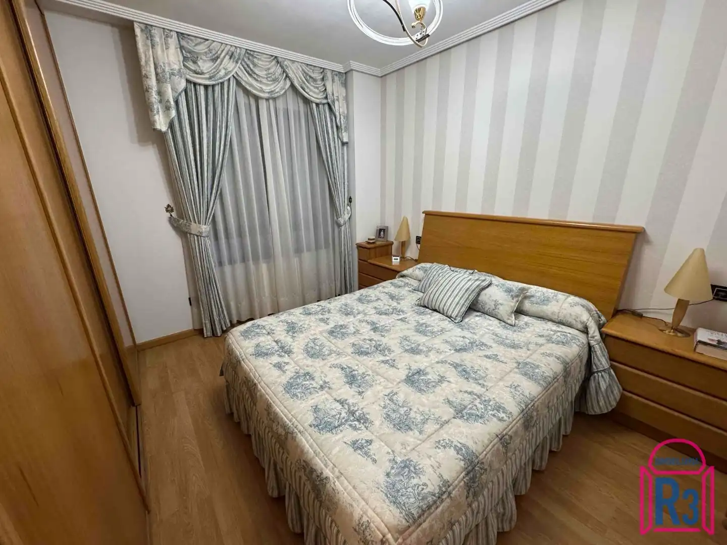 Habitación de Piso en venta en León Capital  con Calefacción, Terraza y Trastero