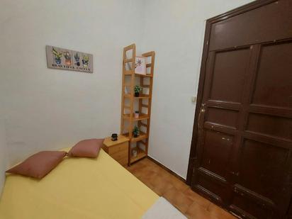 Bedroom of Flat to share in  Madrid Capital  with Heating and Washing machine