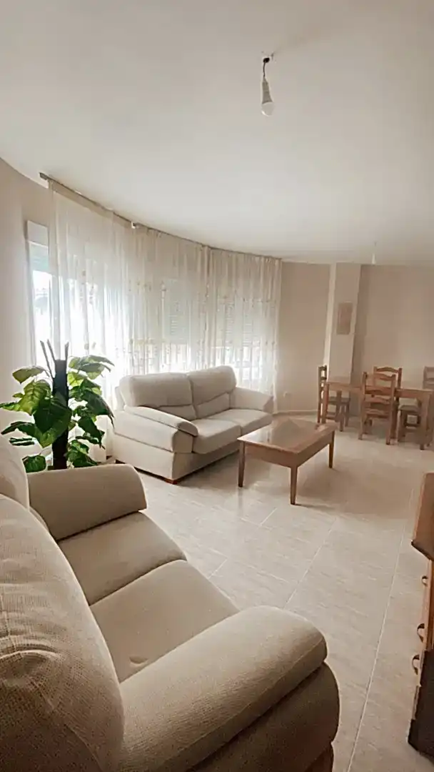 Wohnzimmer von Wohnung zur Miete in Navalmoral de la Mata mit Klimaanlage, Abstellraum und Möbliert