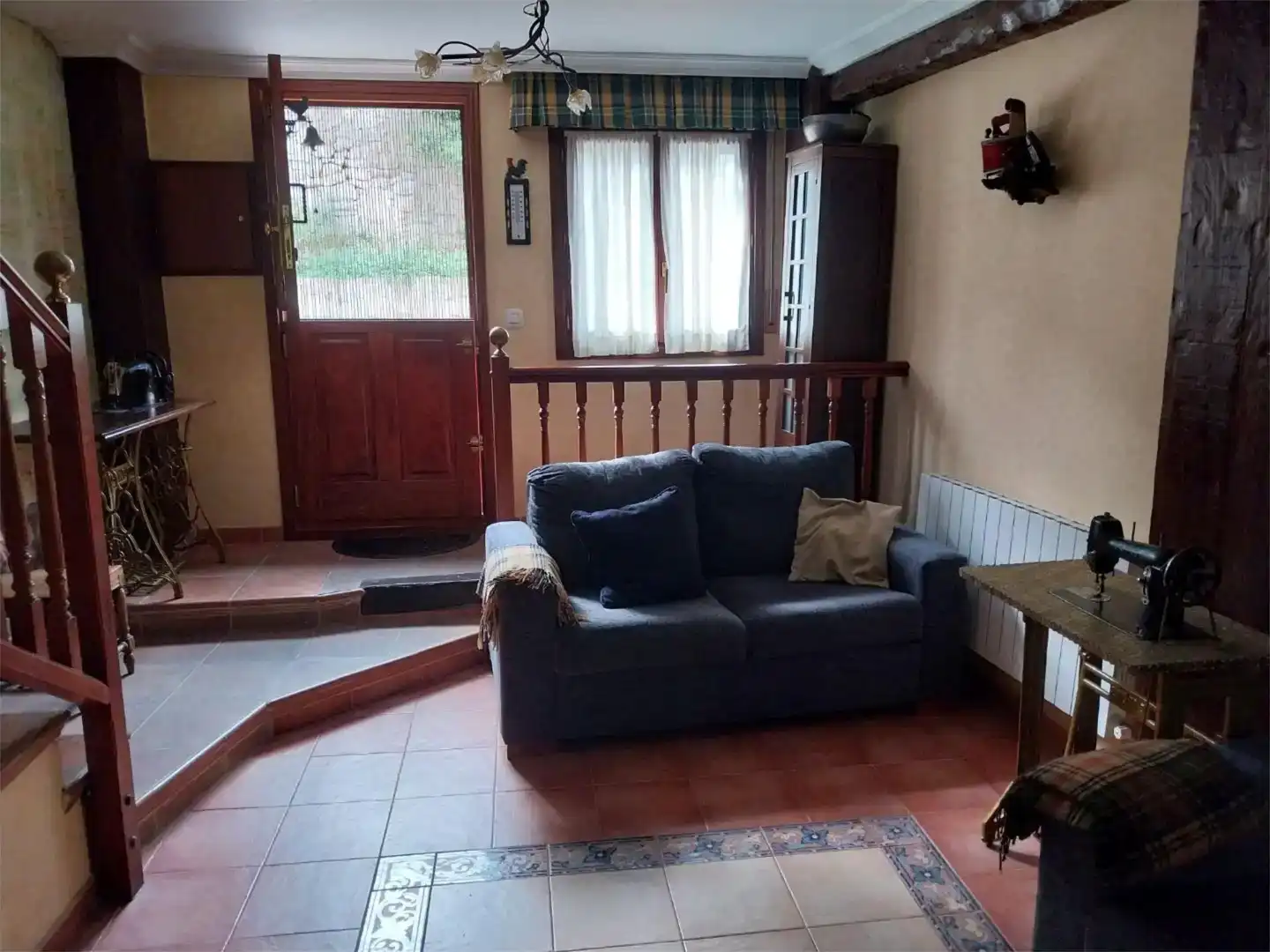 Sala de estar de Piso en venta en Castro-Urdiales con Parquet y Amueblado