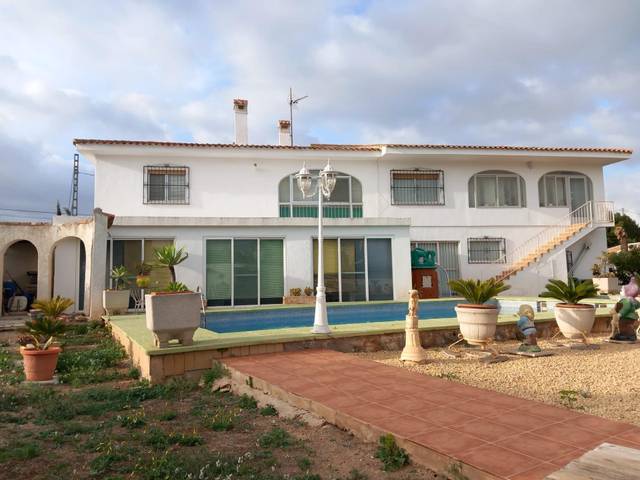 Casa-chalet en Venta en Pueblo - Urbanizaciones