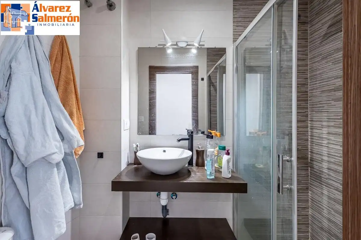 Baño de Ático en venta en Granada con Terraza