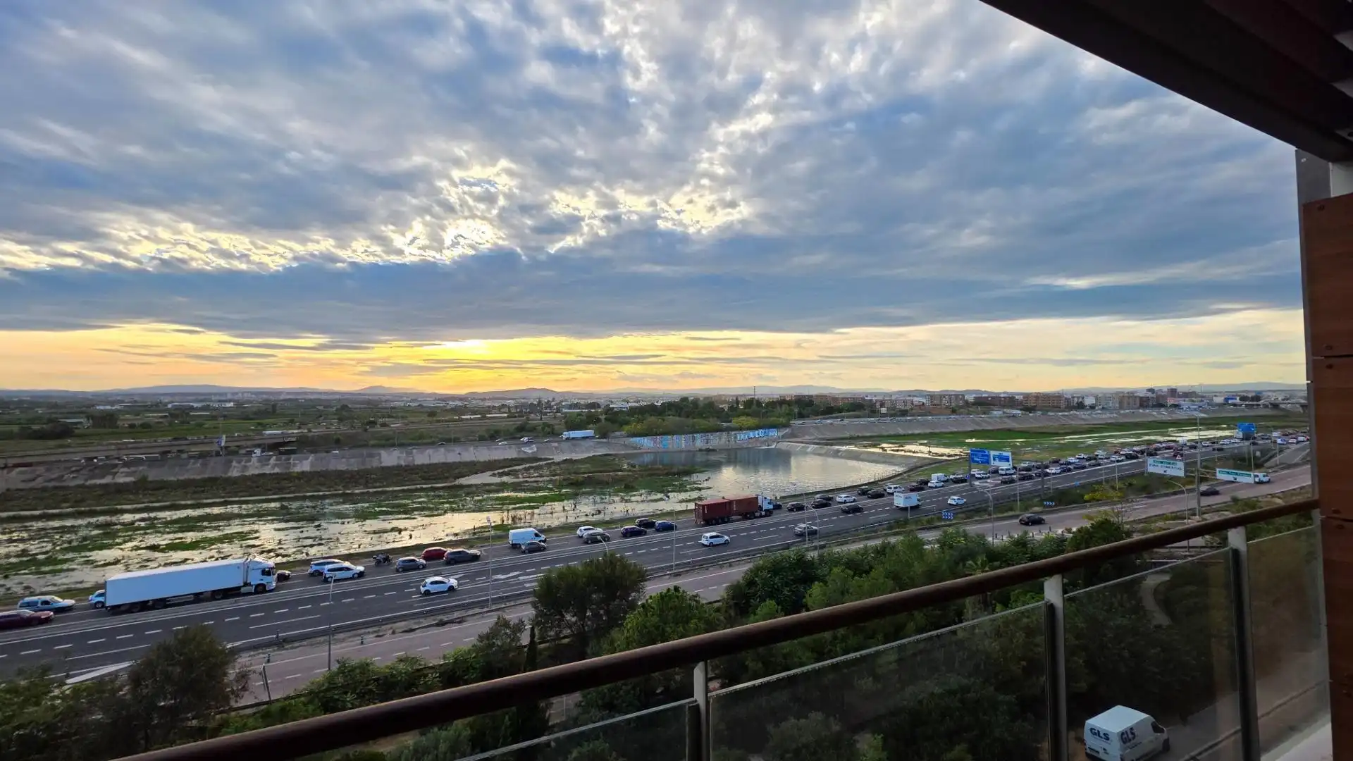 Vista exterior de Loft en venda en Xirivella amb Aire condicionat, Calefacció i Terrassa