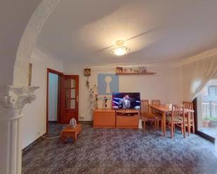 Sala d'estar de Pis en venda en L'Hospitalet de Llobregat amb Terrassa