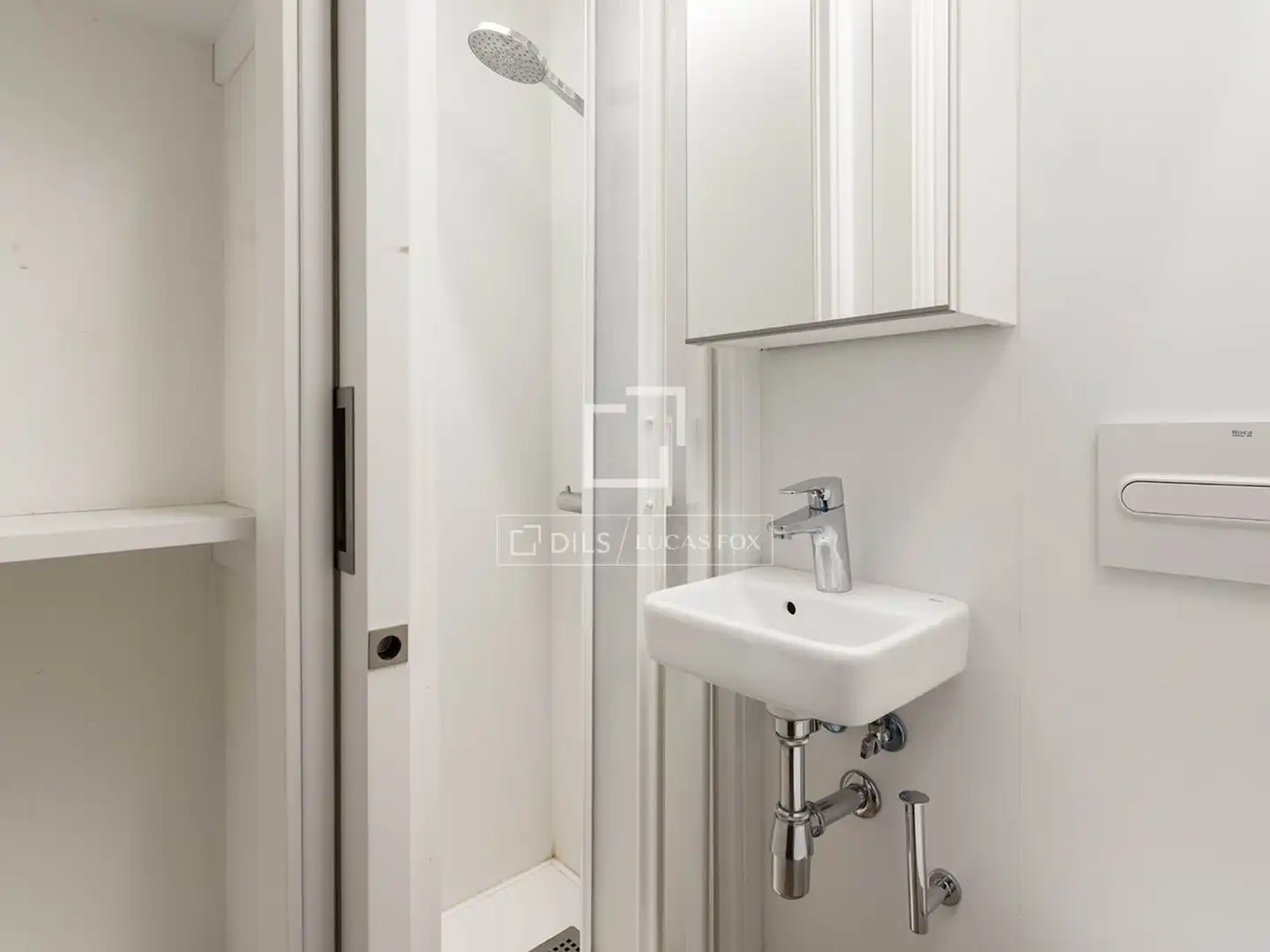 Badezimmer von Wohnung zum Verkauf in Barcelona mit Klimaanlage und Terrasse