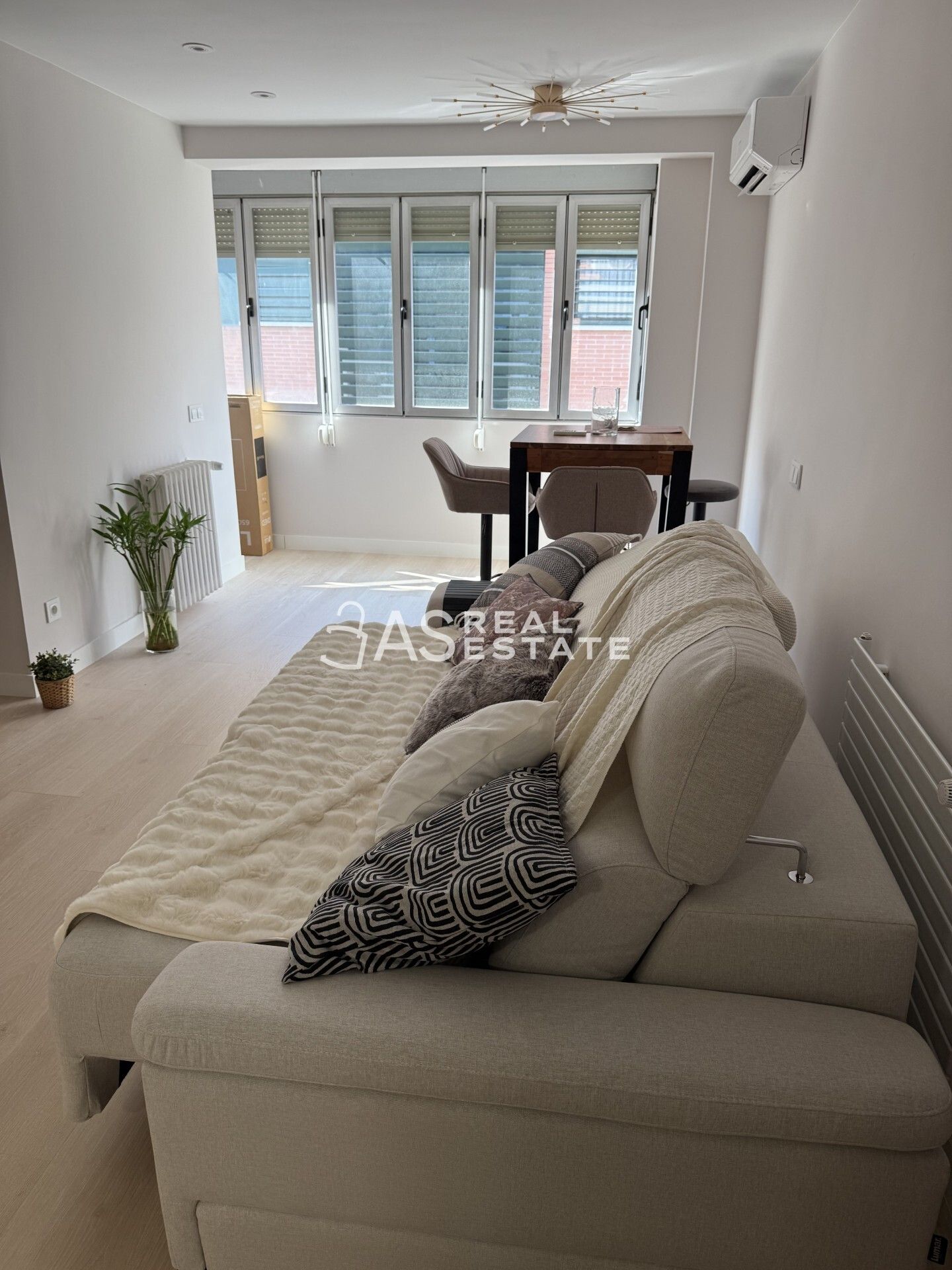 Living room of Flat for sale in  Madrid Capital  with Air Conditioner