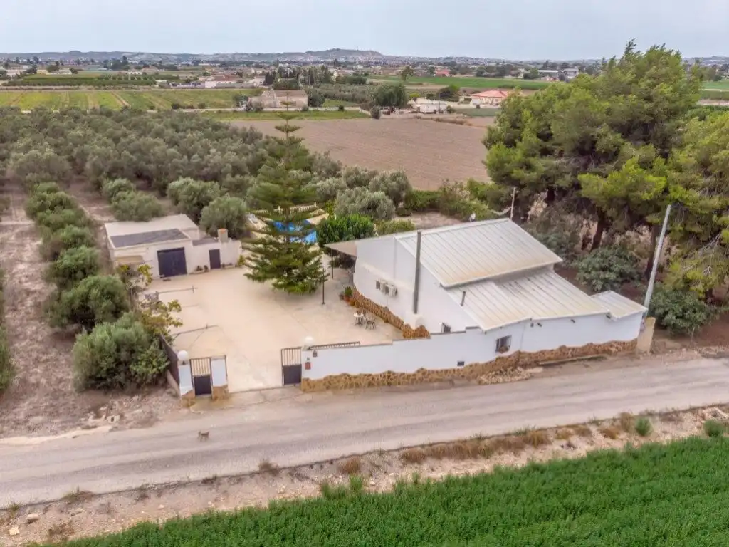 Vista exterior de Finca rústica en venta en Dolores con Aire acondicionado, Jardín privado y Piscina