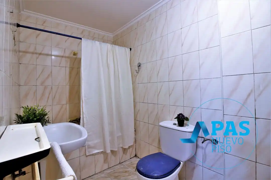 Baño de Piso en venta en Camargo con Terraza, Trastero y Amueblado