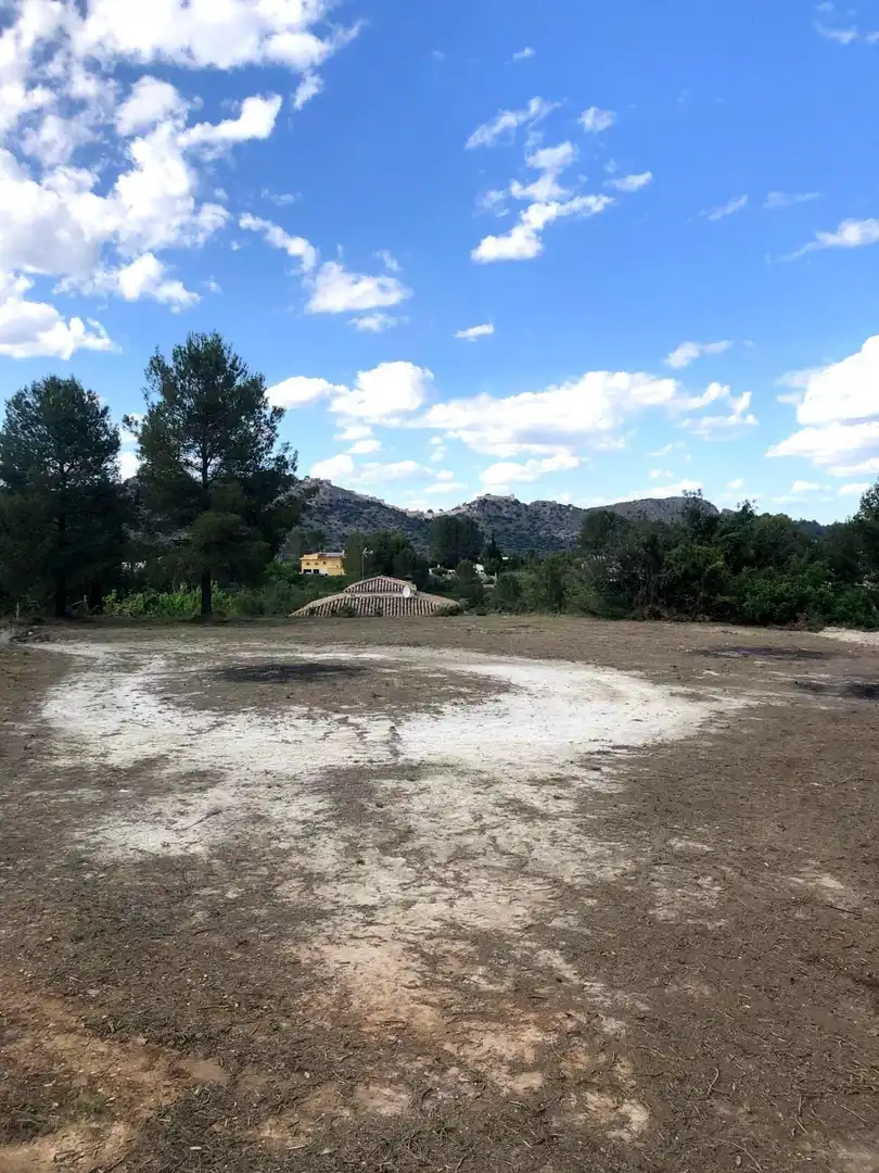 Rustikales Grundstück zum Verkauf in Xàtiva