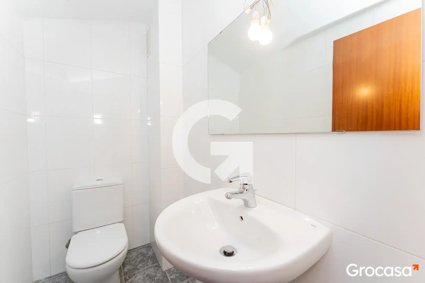 Bathroom of Houses for sale in Cornellà de Llobregat  with Air Conditioner, Heating and Terrace