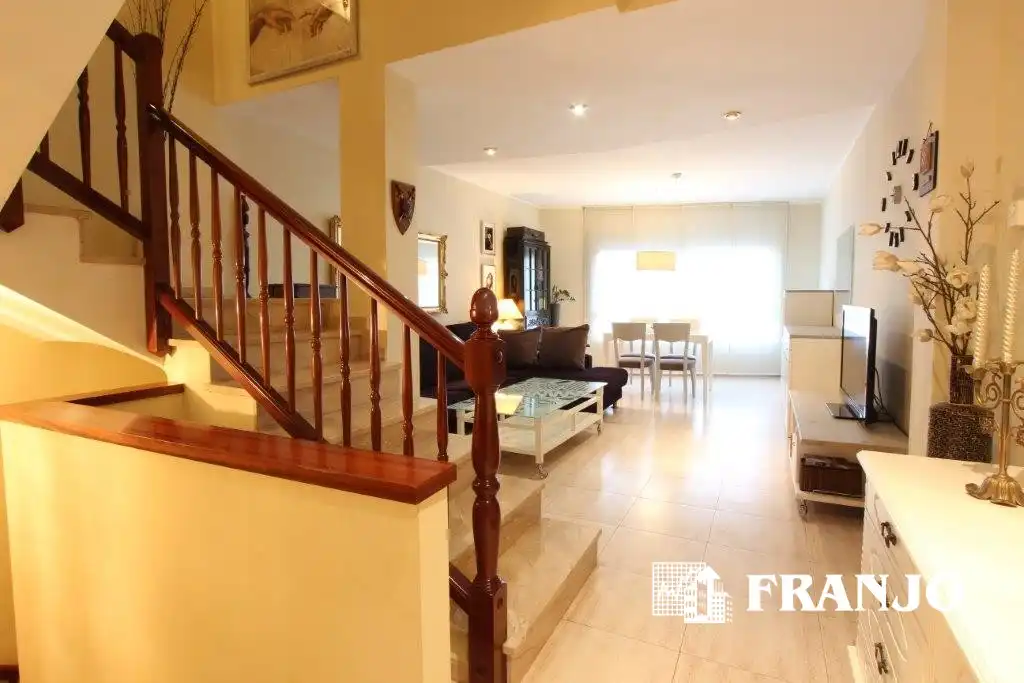 Casa adosada en venta en Sabadell con Aire acondicionado, Calefacción y Jardín privado