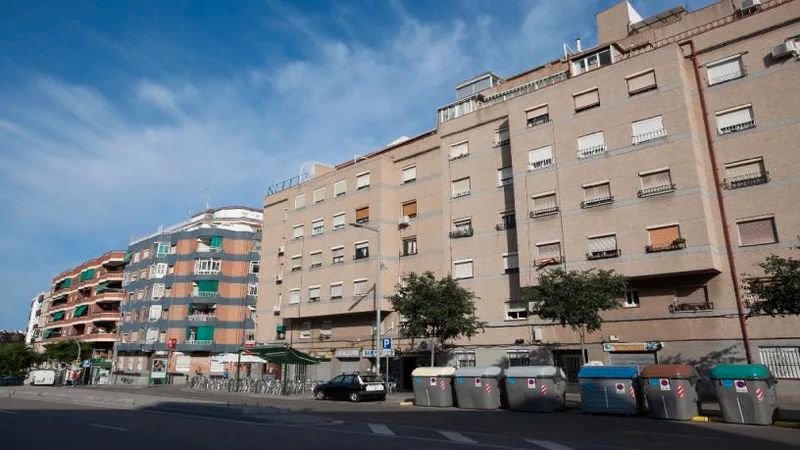 Vista exterior de Pis en venda en L'Hospitalet de Llobregat amb Terrassa