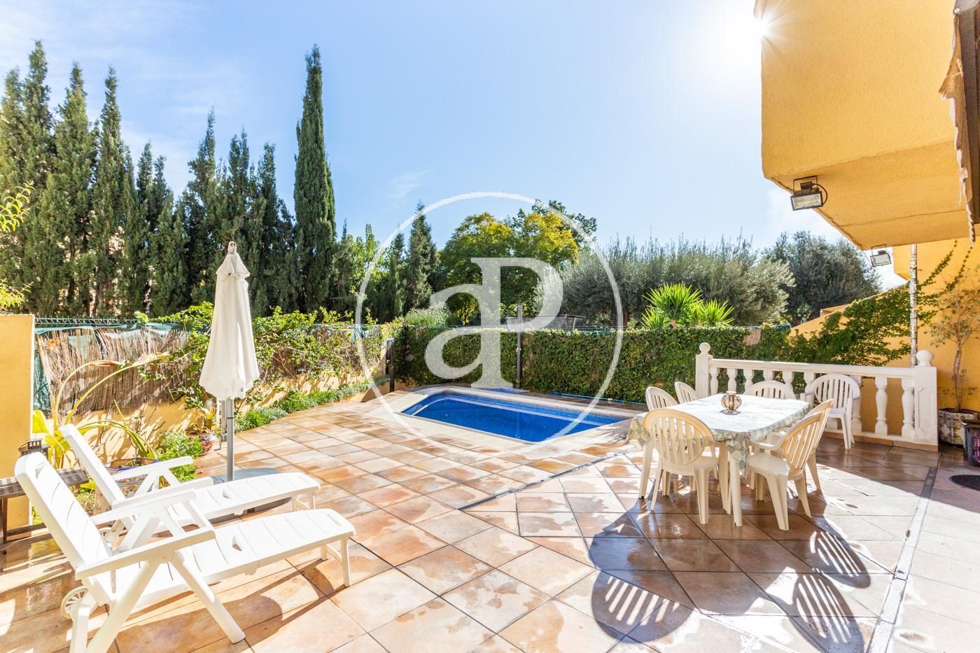 Vista exterior de Casa o xalet de lloguer en Paiporta amb Aire condicionat, Calefacció i Jardí privat