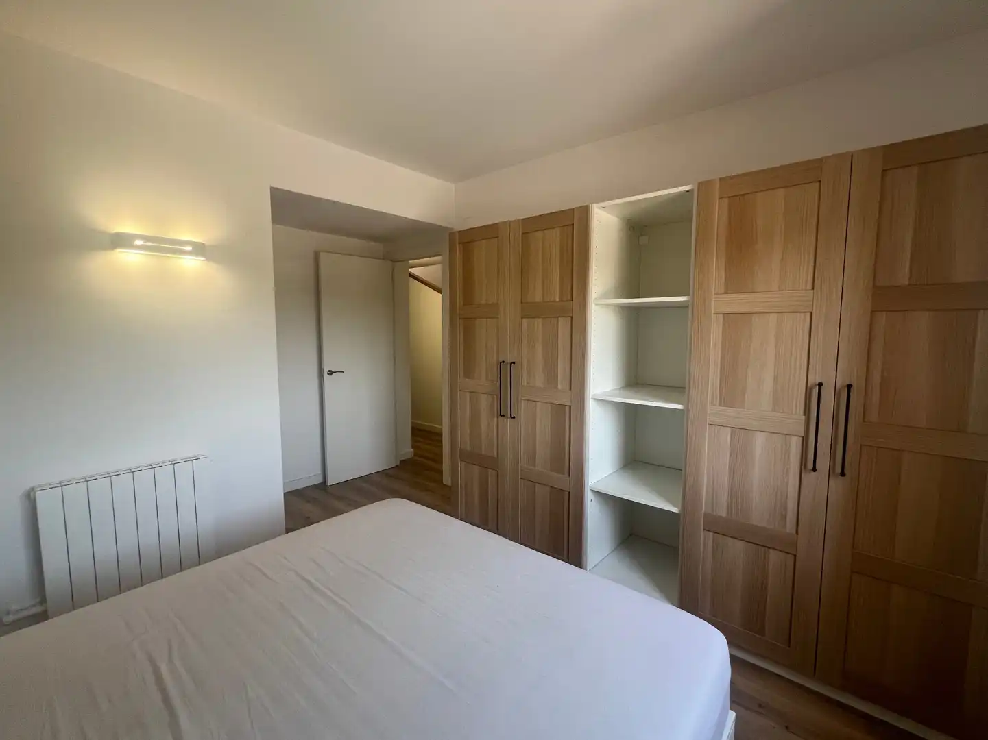 Schlafzimmer von Einfamilien-Reihenhaus zum Verkauf in Castellbisbal mit Heizung, Privatgarten und Parkett