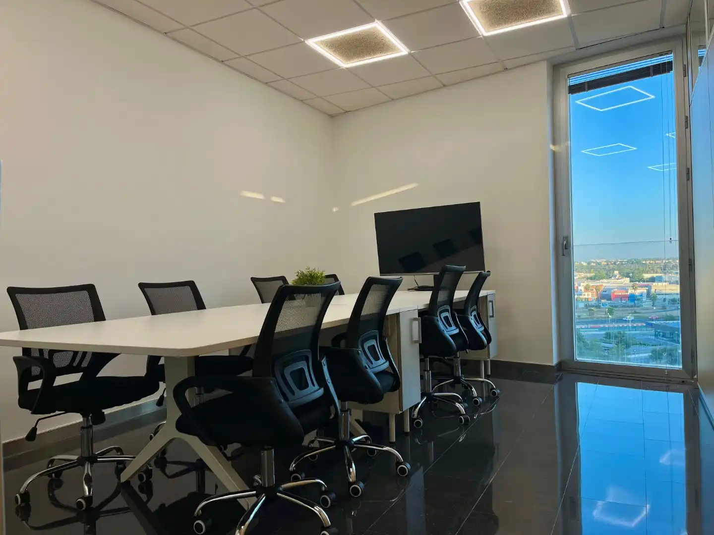 Büro zur Miete in Mairena del Aljarafe mit Klimaanlage, Heizung und Möbliert