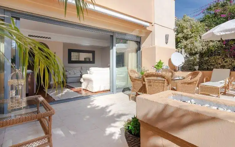 Dúplex amb piscina en venda a Nueva Andalucía