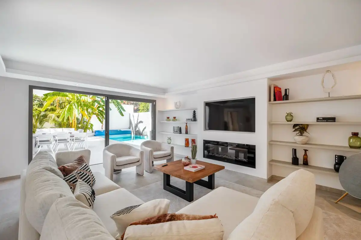 Sala de estar de Casa o chalet en venta en Marbella con Aire acondicionado, Jardín privado y Terraza