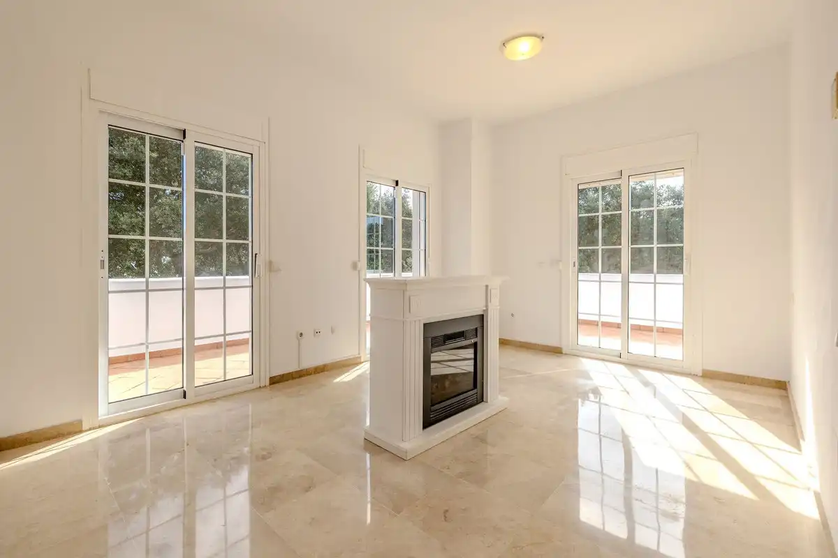 Sala d'estar de Casa o xalet en venda en Sotogrande amb Aire condicionat, Jardí privat i Terrassa