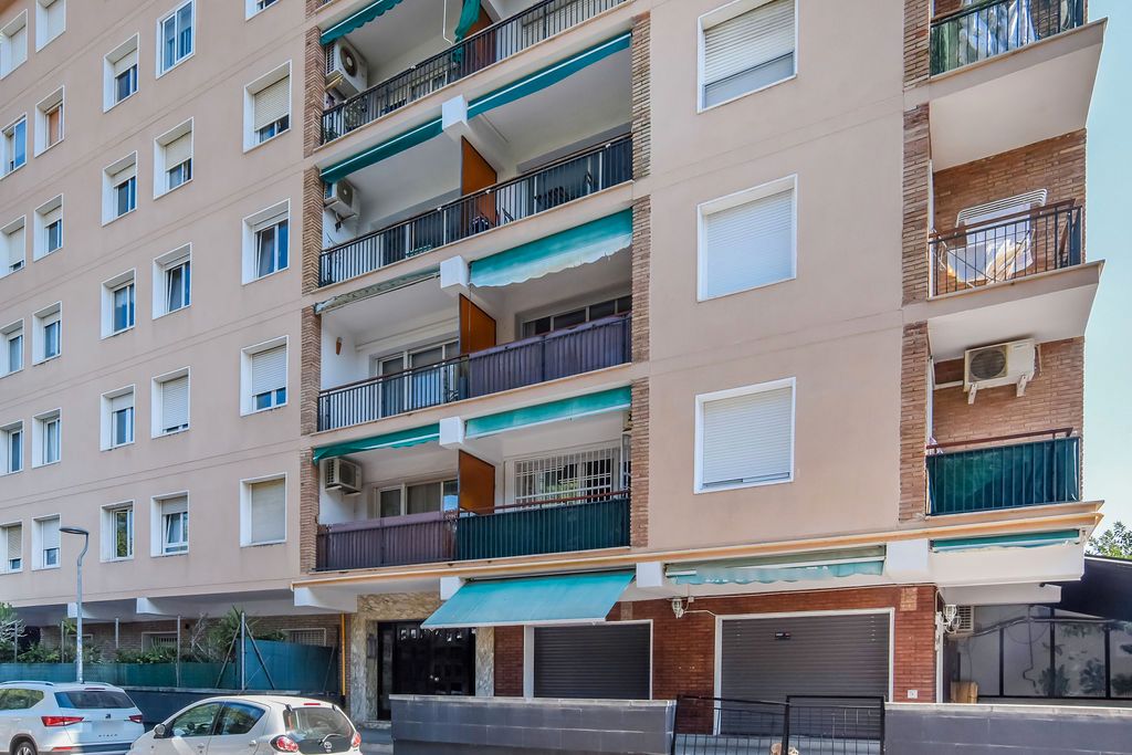 Vista exterior de Local en venda en Premià de Mar