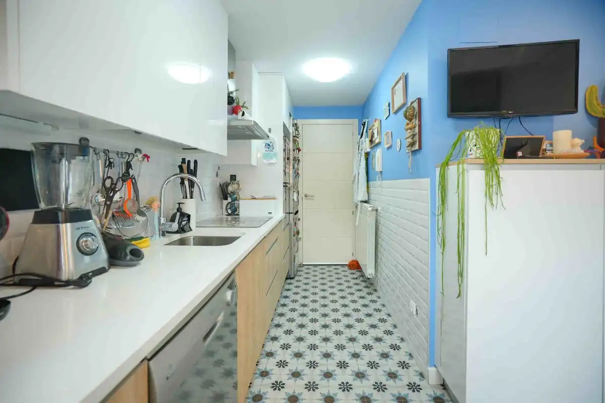 Cuina de Àtic en venda en Madrid amb Aire condicionat, Calefacció i Jardí privat