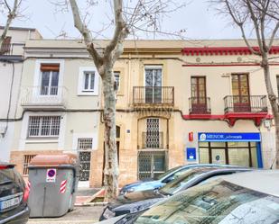 Vista exterior de Casa adosada en venda en Vilanova i la Geltrú