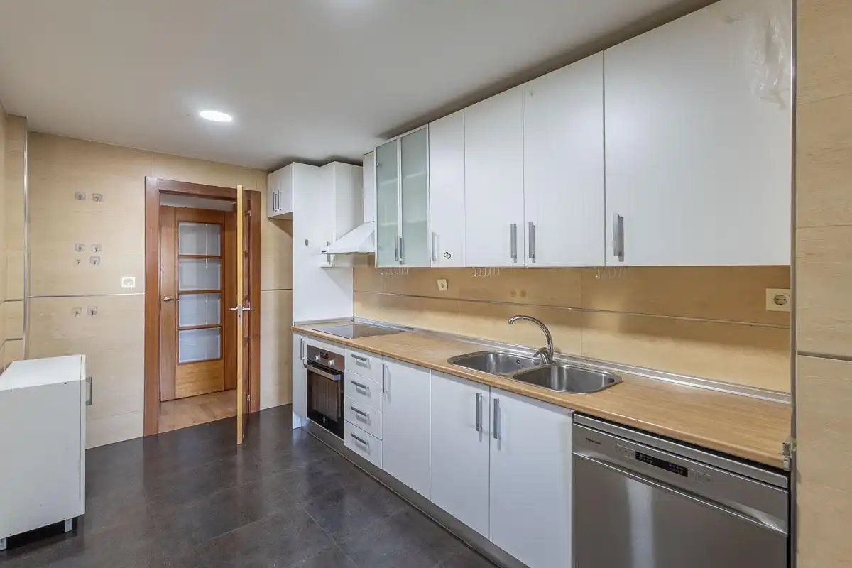 Cocina de Piso de alquiler en Granada con Calefacción, Terraza y Trastero