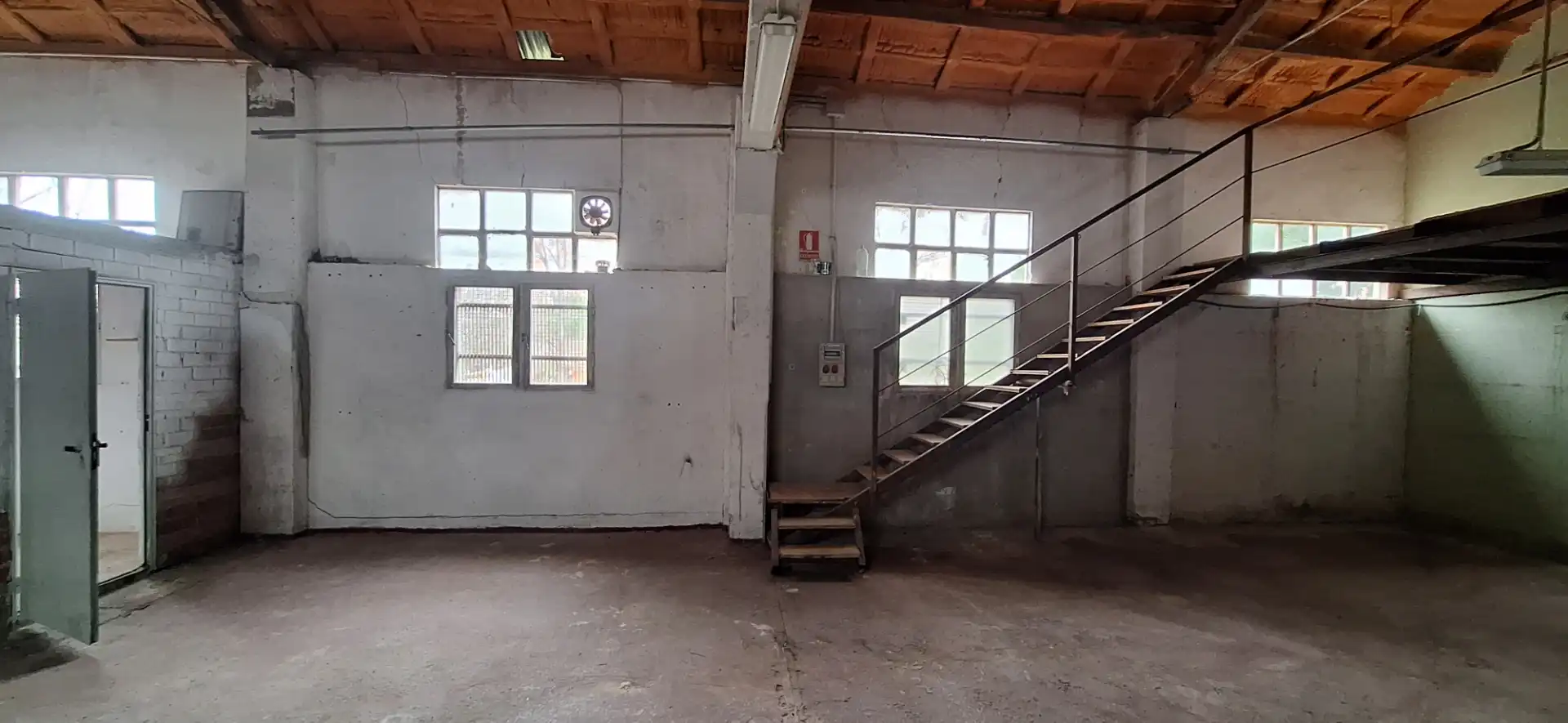 Industrial buildings for sale in Manises