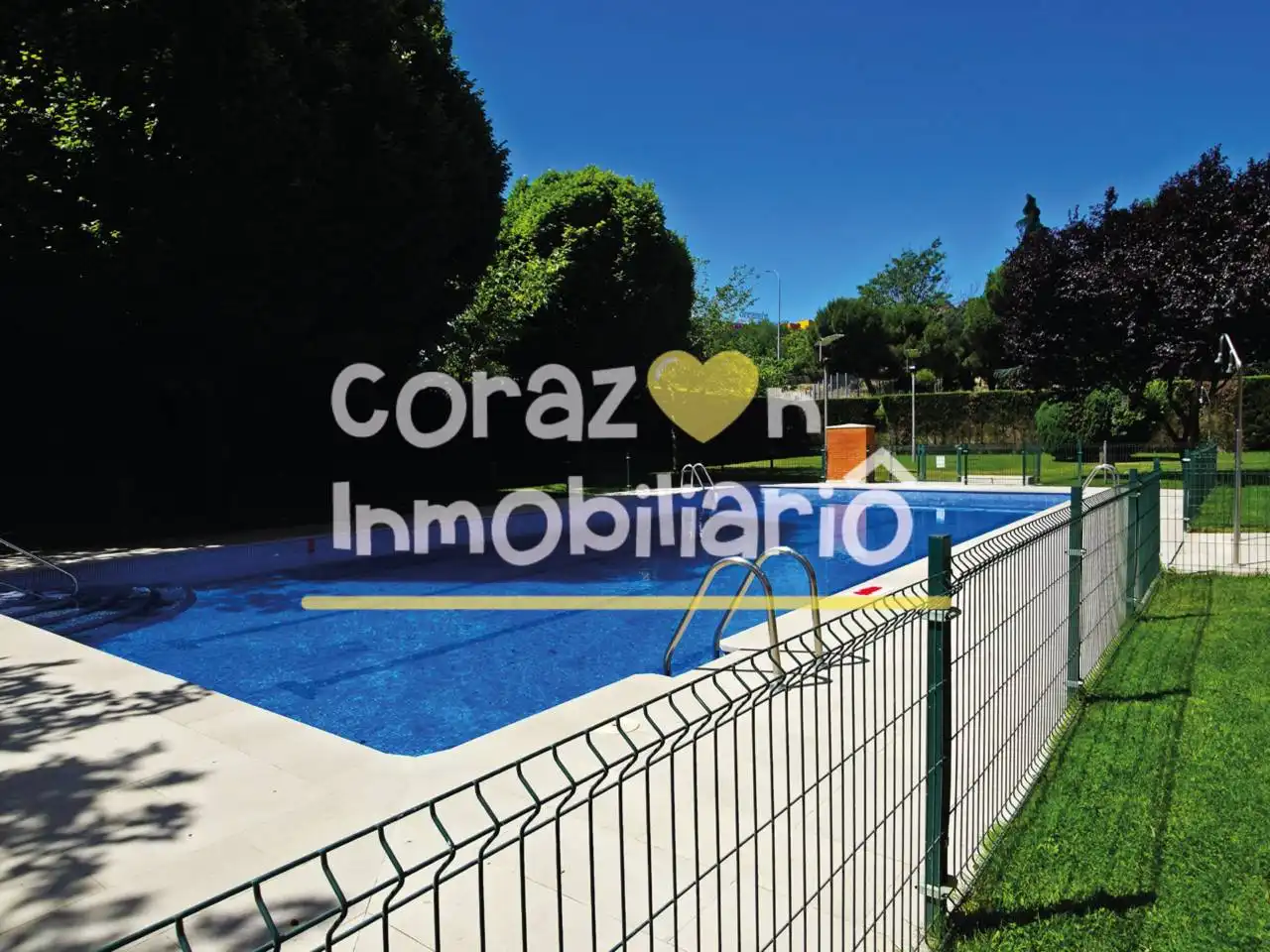 Swimming pool of Flat for sale in Madrid  with Heating, Parquet flooring and Storage room
