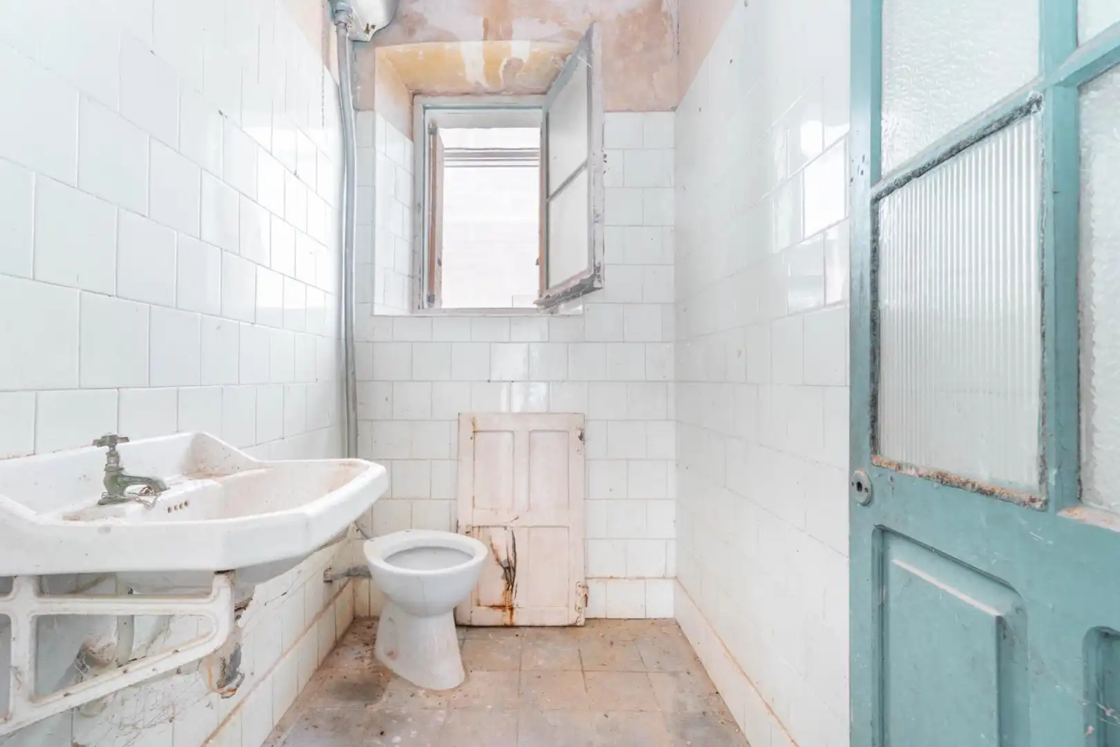 Bathroom of Detached homes for sale in Cudillero