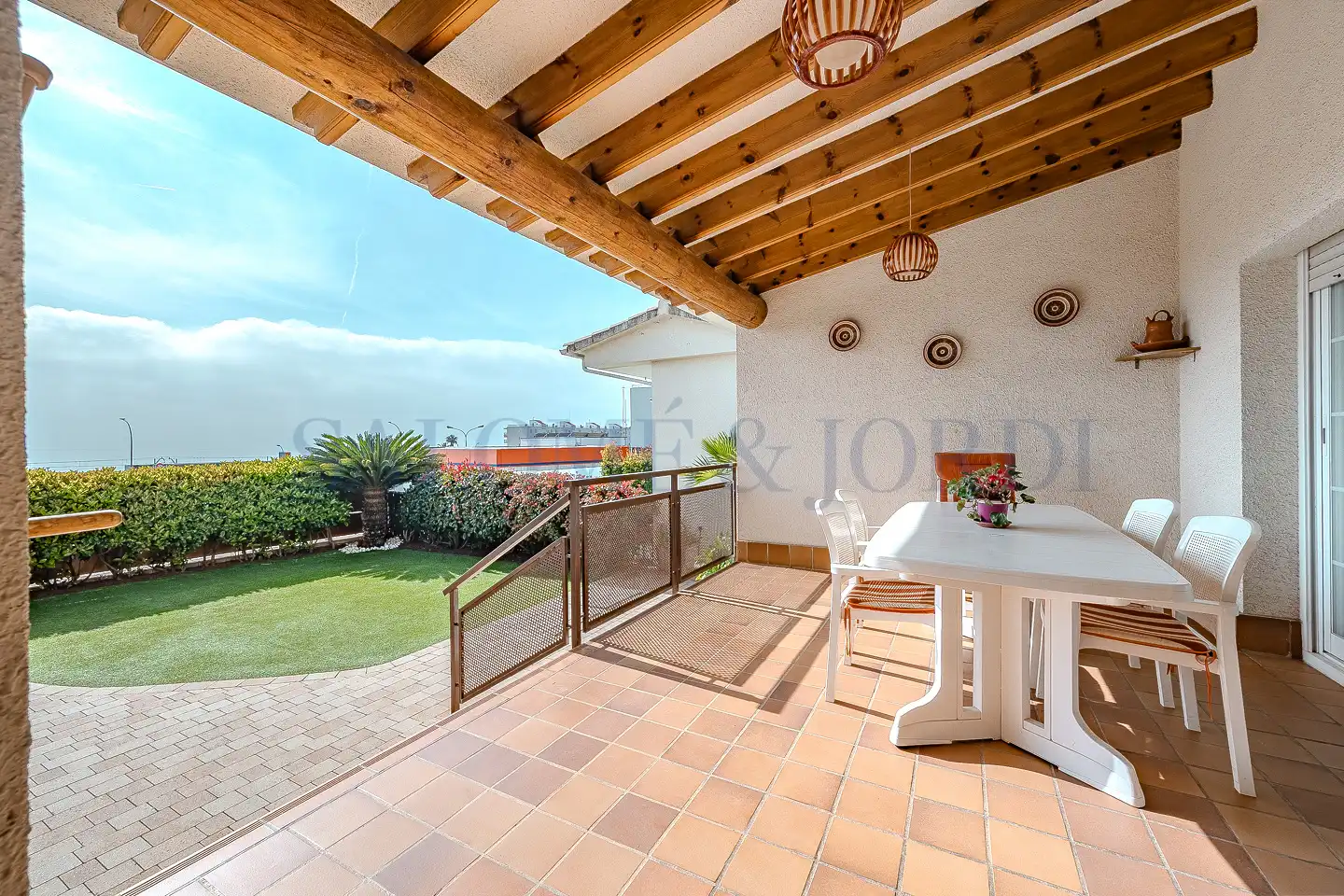 Terrasse von Einfamilien-Reihenhaus zum Verkauf in Sant Andreu de Llavaneres mit Heizung, Privatgarten und Parkett