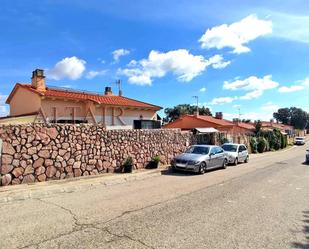 Vista exterior de Casa o xalet en venda en Loranca de Tajuña amb Calefacció i Jardí privat