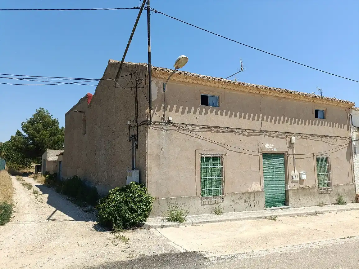 Adossat amb jardí en venda a Tobarra