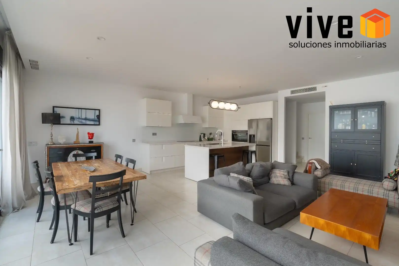 Sala d'estar de Casa adosada en venda en Mairena del Aljarafe amb Aire condicionat, Calefacció i Jardí privat
