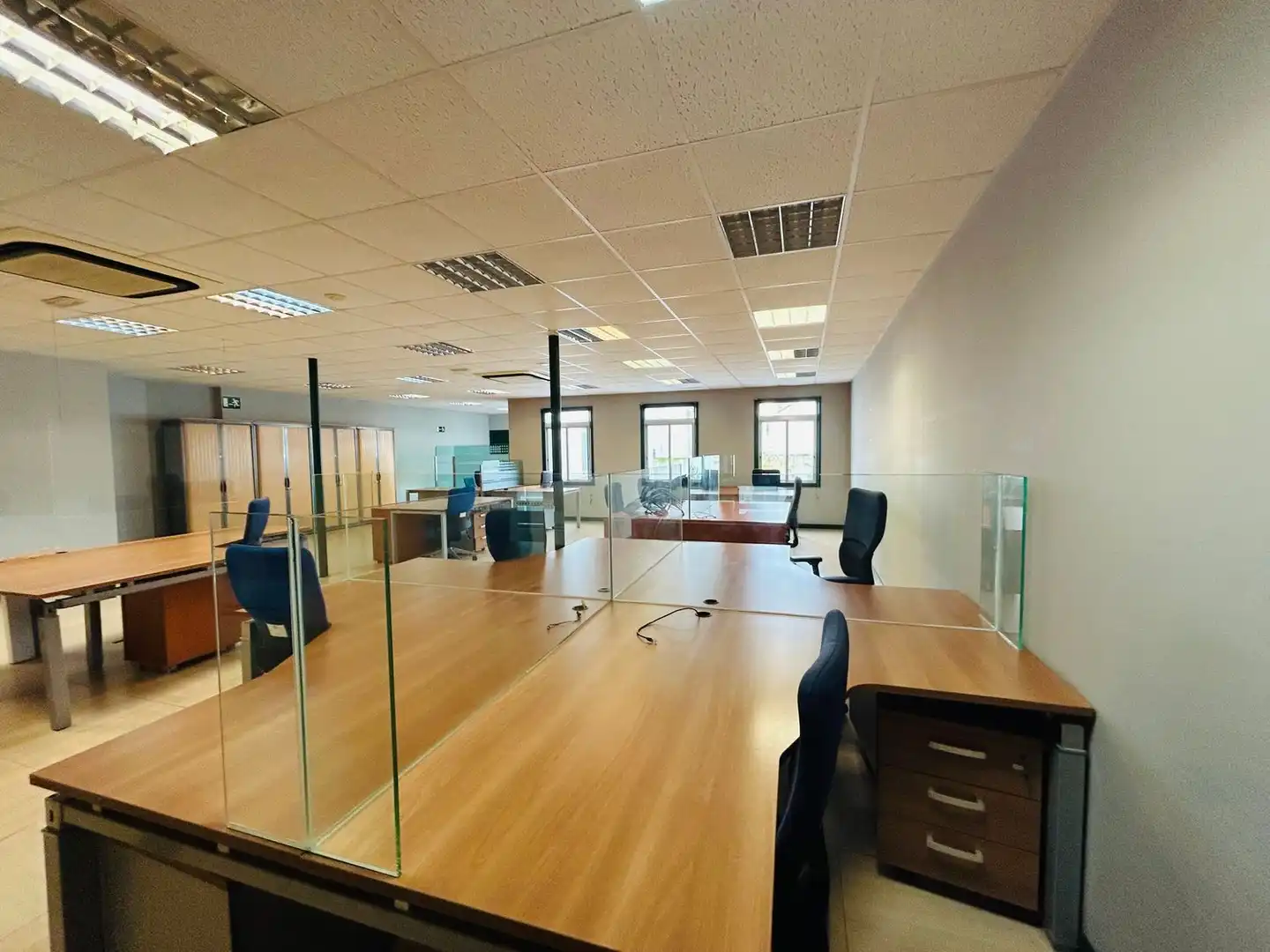 Büro zur Miete in A Coruña Capital  mit Heizung