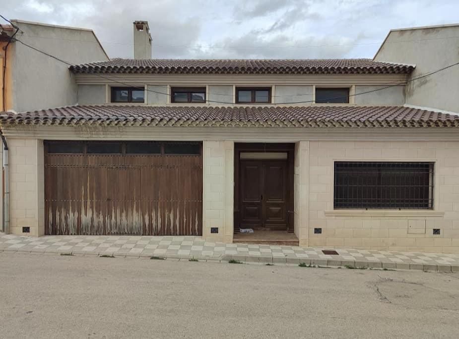 Exterior view of House or chalet for sale in Tarazona de la Mancha  with Heating and Storage room