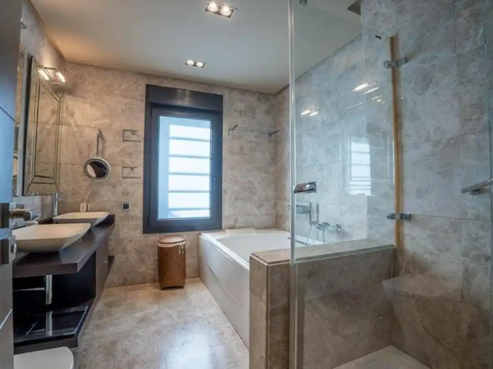 Baño de Casa o chalet de alquiler en Estepona con Aire acondicionado, Jardín privado y Terraza