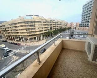 Vista exterior de Estudi en venda en Torremolinos amb Terrassa i Piscina comunitària
