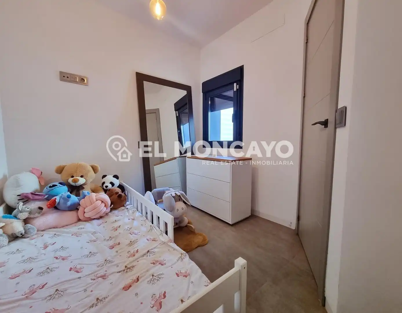 Schlafzimmer von Einfamilien-Reihenhaus zum Verkauf in Pilar de la Horadada mit Klimaanlage, Heizung und Privatgarten