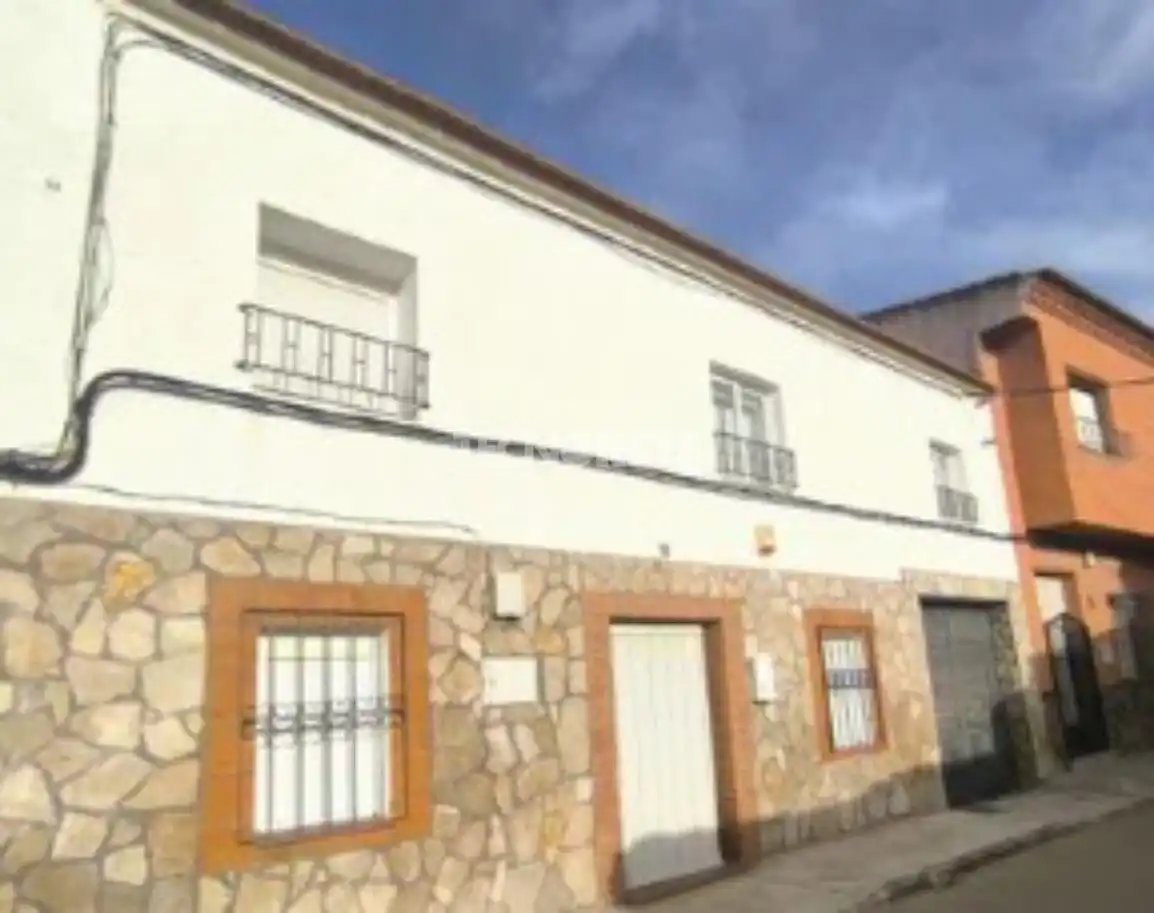 Casa adosada en venda a Lillo