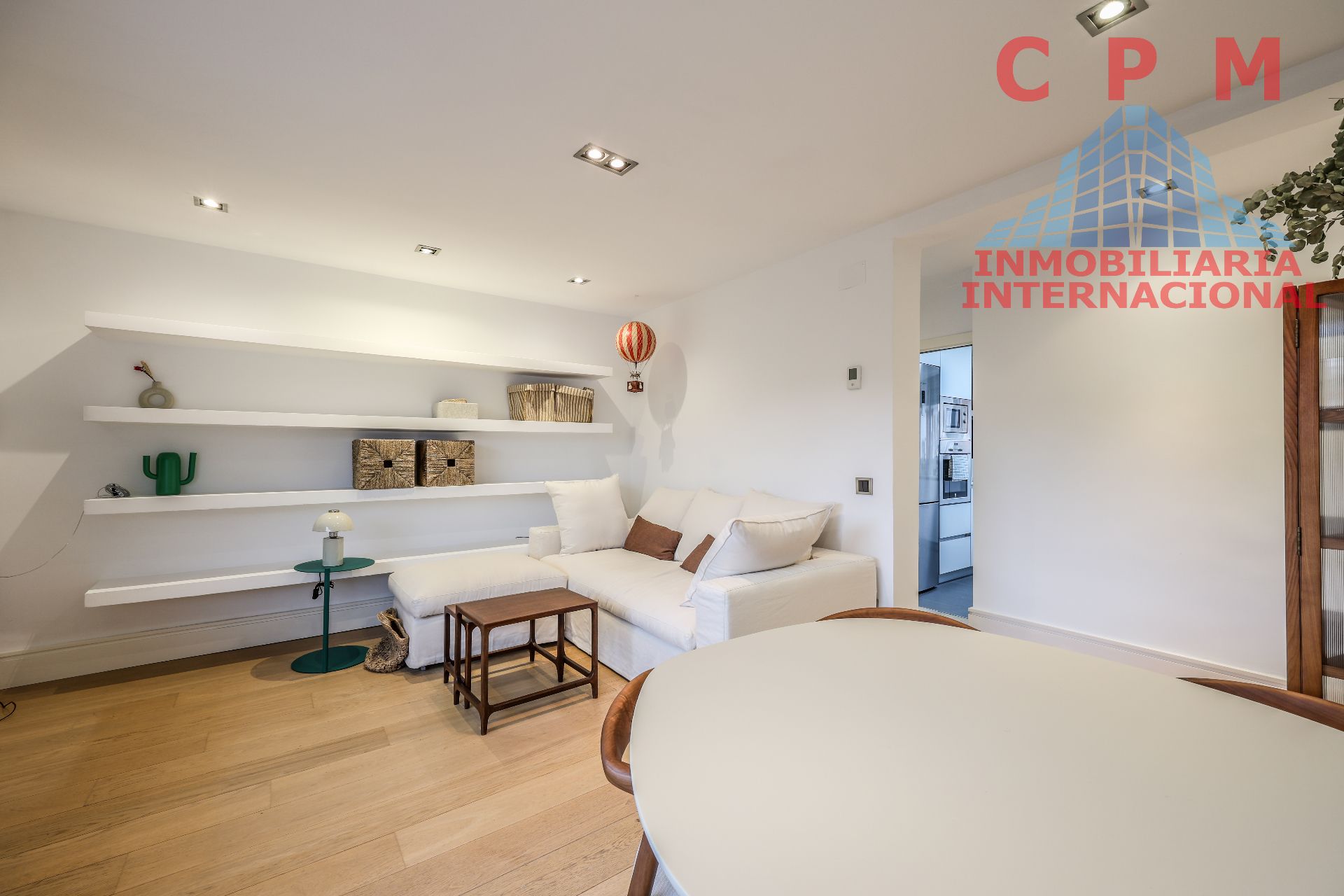 Living room of Flat for rent in  Madrid Capital  with Air Conditioner, Heating and Parquet flooring