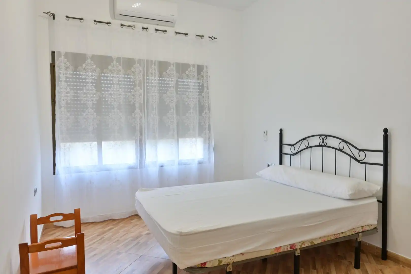 Dormitori de Finca rústica en venda en Las Navas de la Concepción amb Jardí privat, Terrassa i Moblat